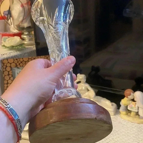 Crystal vase with wooden bottom  stand ( very vintage) - Picture 2 of 6